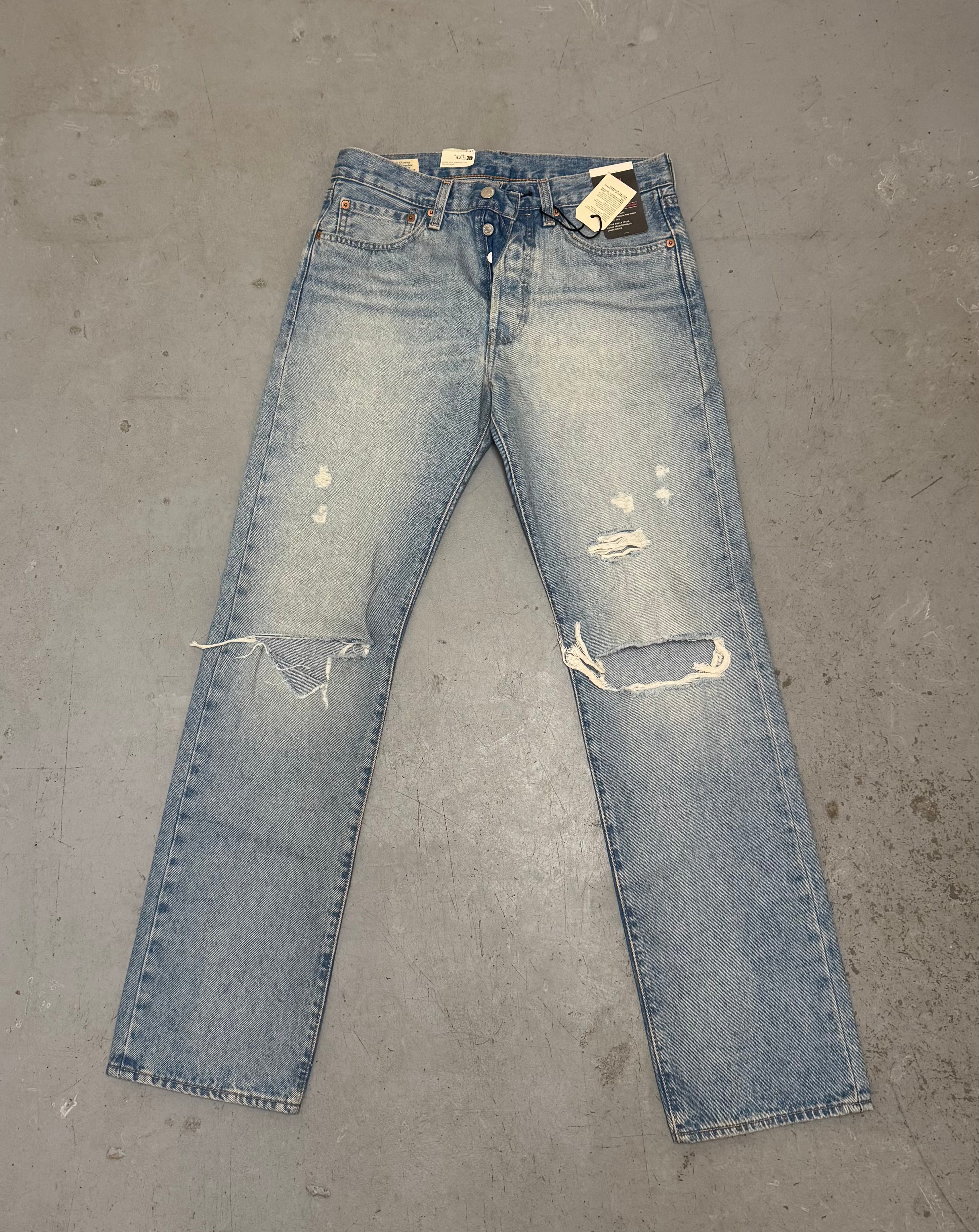 DISTRESSED DENIM