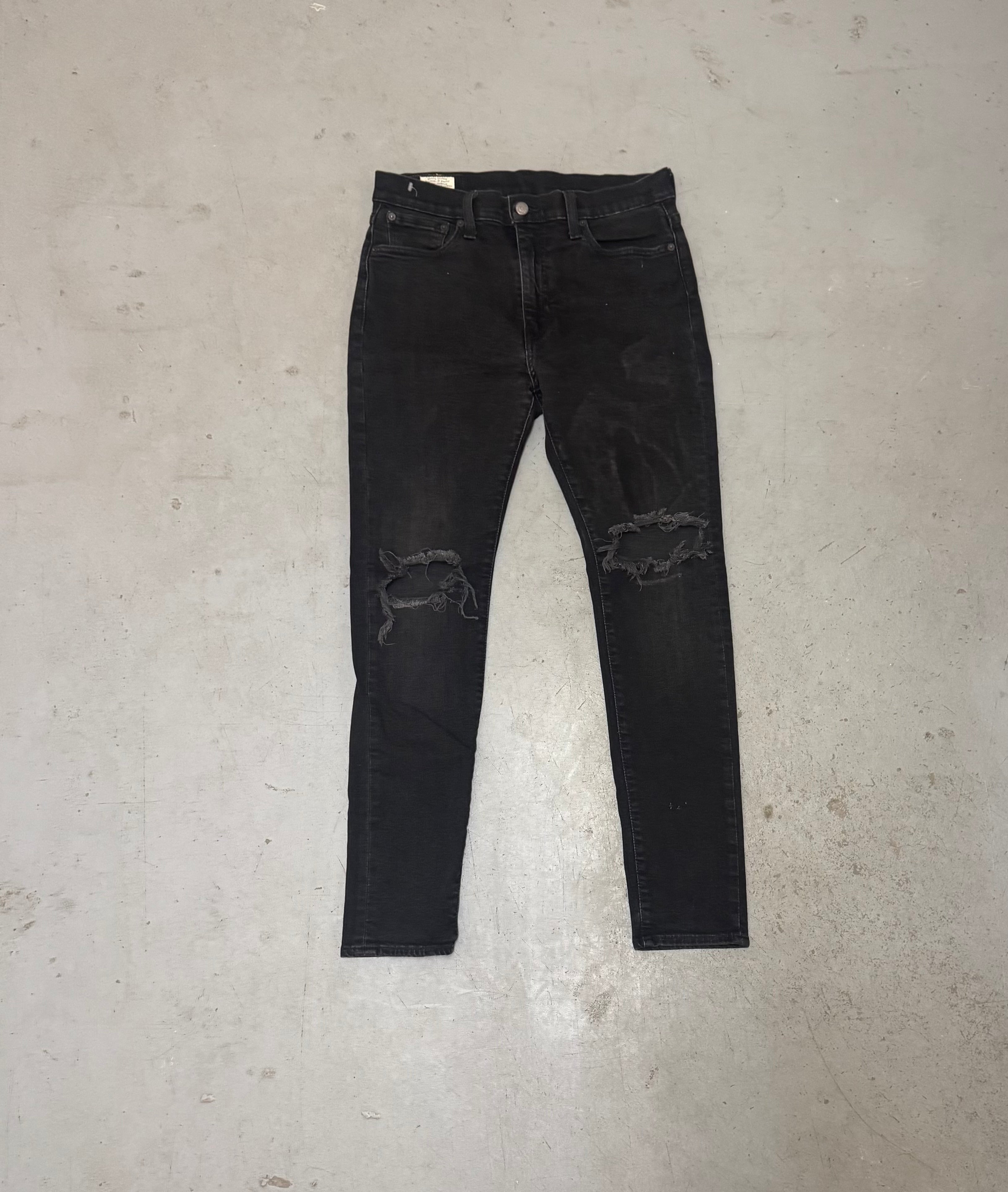 DISTRESSED DENIM